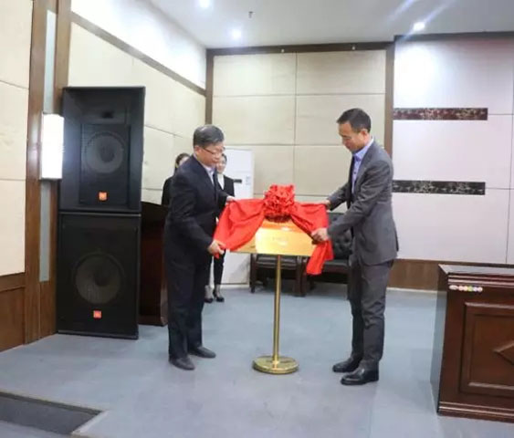 Xitoyning eksklyuziv kran sifati va texnologiyani yaxshilash qo'mitasi tomonidan anjuman o'tkazildi .jpg China export crane quality and technology promotion Committee established conference held ceremoniously!.jpg